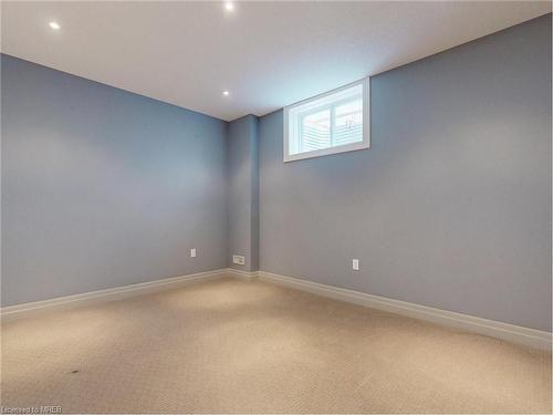 300 Deerfoot Trail, Waterloo, ON - Indoor Photo Showing Other Room