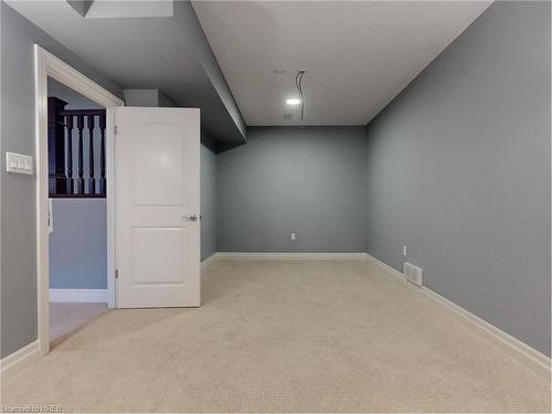 300 Deerfoot Trail, Waterloo, ON - Indoor Photo Showing Other Room