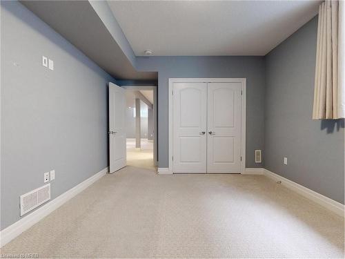 300 Deerfoot Trail, Waterloo, ON - Indoor Photo Showing Other Room