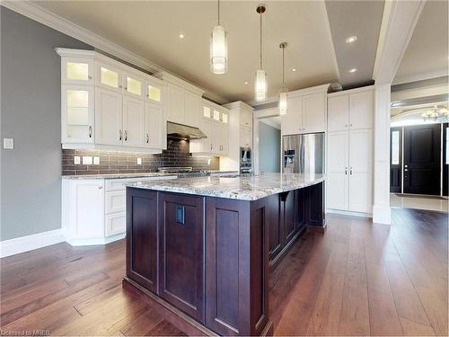 300 Deerfoot Trail, Waterloo, ON - Indoor Photo Showing Kitchen With Upgraded Kitchen