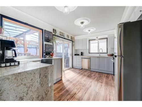 7 Springhurst Avenue, Brampton, ON - Indoor Photo Showing Kitchen With Upgraded Kitchen