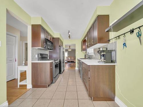 15 Cindy Avenue, Cambridge, ON - Indoor Photo Showing Kitchen