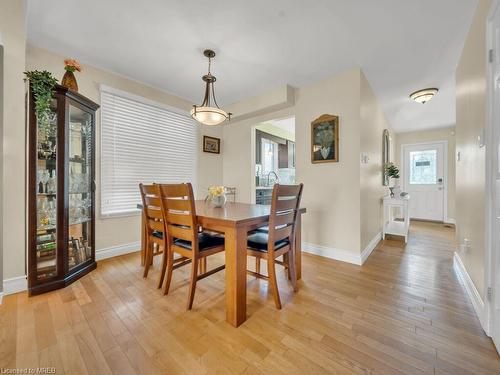 15 Cindy Avenue, Cambridge, ON - Indoor Photo Showing Dining Room