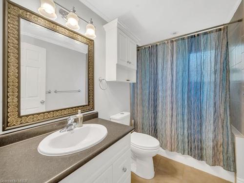 15 Cindy Avenue, Cambridge, ON - Indoor Photo Showing Bathroom