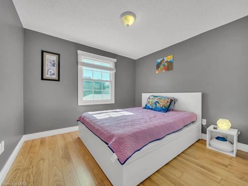 15 Cindy Avenue, Cambridge, ON - Indoor Photo Showing Bedroom