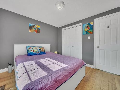 15 Cindy Avenue, Cambridge, ON - Indoor Photo Showing Bedroom