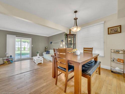 15 Cindy Avenue, Cambridge, ON - Indoor Photo Showing Dining Room