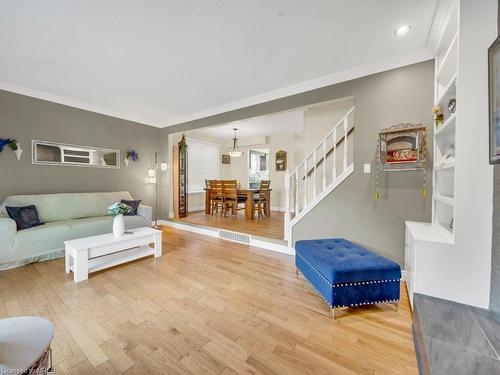 15 Cindy Avenue, Cambridge, ON - Indoor Photo Showing Living Room