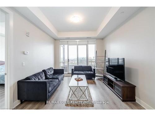 806-150 Main Street W, Hamilton, ON - Indoor Photo Showing Living Room