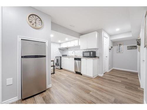 8769 Dogwood Crescent Crescent, Niagara Falls, ON - Indoor Photo Showing Kitchen