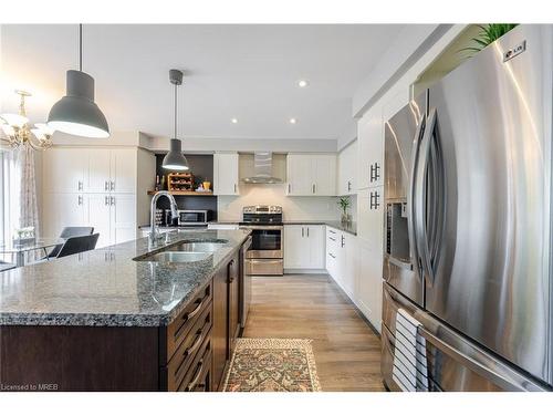 8769 Dogwood Crescent Crescent, Niagara Falls, ON - Indoor Photo Showing Kitchen With Double Sink With Upgraded Kitchen