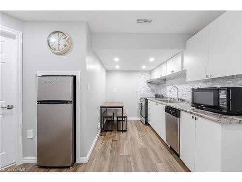 8769 Dogwood Crescent Crescent, Niagara Falls, ON - Indoor Photo Showing Kitchen