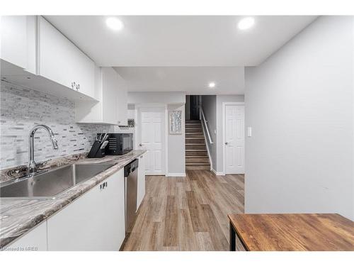 8769 Dogwood Crescent Crescent, Niagara Falls, ON - Indoor Photo Showing Kitchen