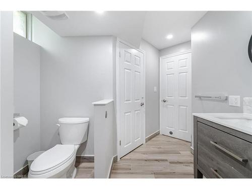 8769 Dogwood Crescent Crescent, Niagara Falls, ON - Indoor Photo Showing Bathroom