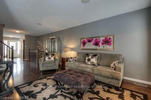 167 Sims Estate Drive, Kitchener, ON - Indoor Photo Showing Living Room