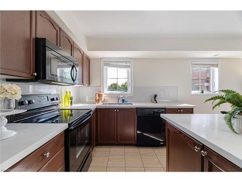 11-51 Hays Boulevard, Oakville, ON - Indoor Photo Showing Kitchen With Double Sink