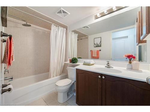 11-51 Hays Boulevard, Oakville, ON - Indoor Photo Showing Bathroom