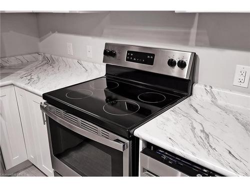 Main Level-22 Bounty Avenue, Niagara Falls, ON - Indoor Photo Showing Kitchen