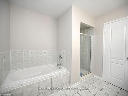 6154 Rowers Crescent, Mississauga, ON - Indoor Photo Showing Bathroom