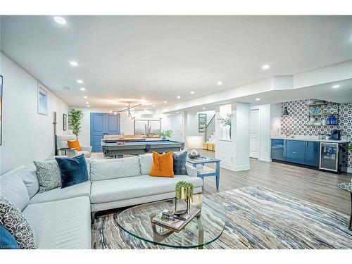 645 Canyon Street, Mississauga, ON - Indoor Photo Showing Living Room