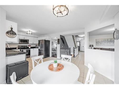 53 Priscilla'S Place, Barrie, ON - Indoor Photo Showing Dining Room