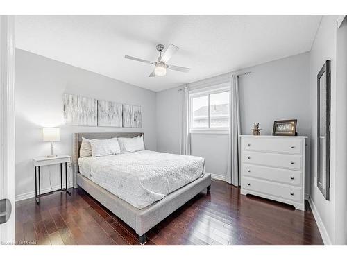 53 Priscilla'S Place, Barrie, ON - Indoor Photo Showing Bedroom