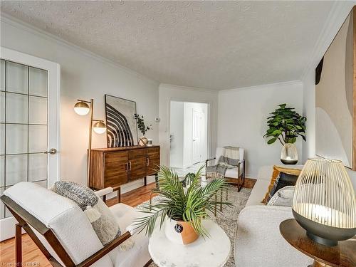 23 Beaverton Drive, Hamilton, ON - Indoor Photo Showing Living Room