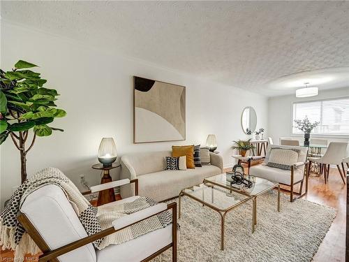 23 Beaverton Drive, Hamilton, ON - Indoor Photo Showing Living Room