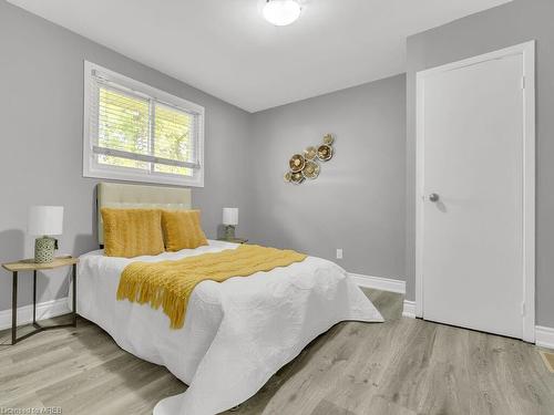 68 Stroud Crescent, London, ON - Indoor Photo Showing Bedroom