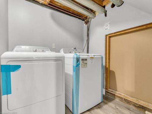 68 Stroud Crescent, London, ON - Indoor Photo Showing Laundry Room