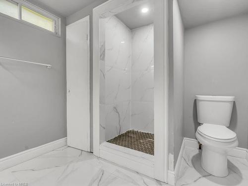 68 Stroud Crescent, London, ON - Indoor Photo Showing Bathroom