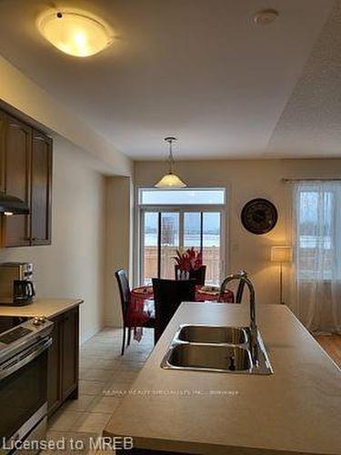 280 Explorer Way, Niagara Falls, ON - Indoor Photo Showing Kitchen With Double Sink