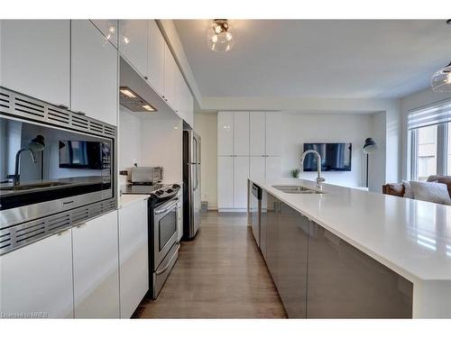 212 Wheat Boom Drive, Oakville, ON - Indoor Photo Showing Kitchen With Double Sink