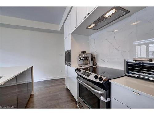 212 Wheat Boom Drive, Oakville, ON - Indoor Photo Showing Kitchen