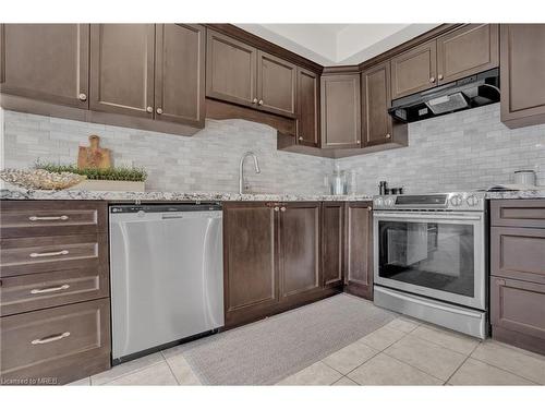17 Lagoon Avenue, Hamilton, ON - Indoor Photo Showing Kitchen With Upgraded Kitchen