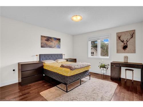 17 Lagoon Avenue, Hamilton, ON - Indoor Photo Showing Bedroom