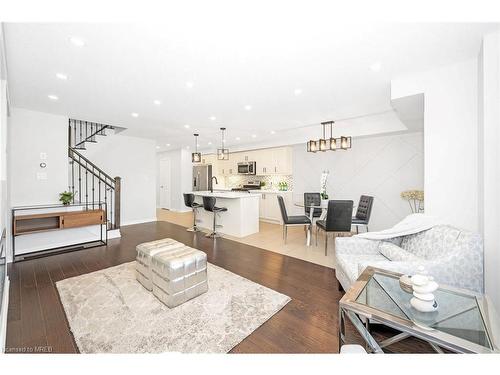 80 Pagebrook Crescent, Hamilton, ON - Indoor Photo Showing Living Room