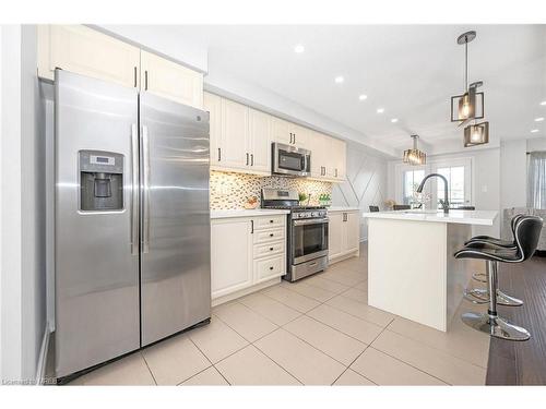 80 Pagebrook Crescent, Hamilton, ON - Indoor Photo Showing Kitchen With Upgraded Kitchen