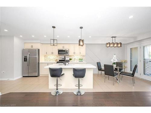 80 Pagebrook Crescent, Hamilton, ON - Indoor Photo Showing Kitchen With Upgraded Kitchen