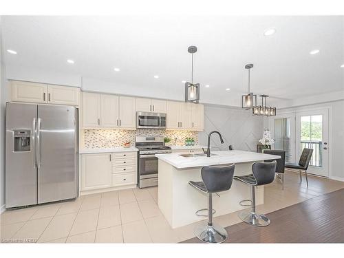 80 Pagebrook Crescent, Hamilton, ON - Indoor Photo Showing Kitchen With Upgraded Kitchen