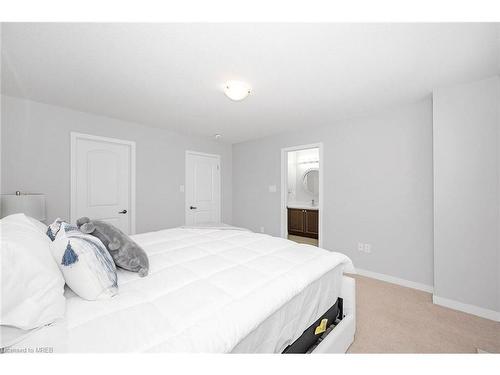 80 Pagebrook Crescent, Hamilton, ON - Indoor Photo Showing Bedroom