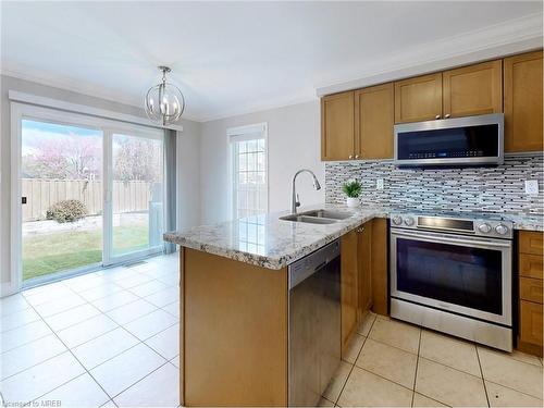 3064 Stornoway Circle, Oakville, ON - Indoor Photo Showing Kitchen With Double Sink With Upgraded Kitchen