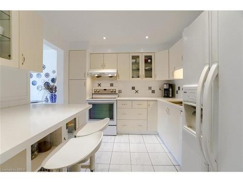 99-25 Brimwood Boulevard, Toronto, ON - Indoor Photo Showing Kitchen