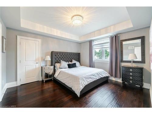 1040 Kent Avenue, Oakville, ON - Indoor Photo Showing Bedroom