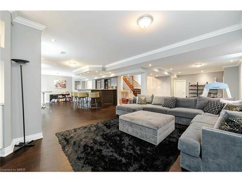 1040 Kent Avenue, Oakville, ON - Indoor Photo Showing Living Room