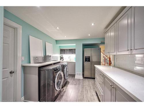 6820 Dillingwood Drive, Mississauga, ON - Indoor Photo Showing Laundry Room