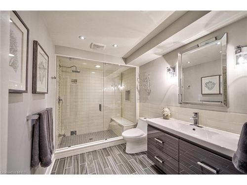 6820 Dillingwood Drive, Mississauga, ON - Indoor Photo Showing Bathroom