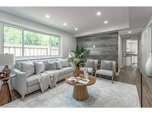 24 Appel Street, London, ON - Indoor Photo Showing Living Room