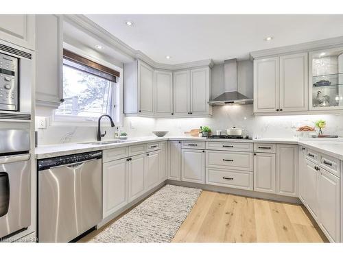 1647 Woodeden Drive, Mississauga, ON - Indoor Photo Showing Kitchen With Upgraded Kitchen
