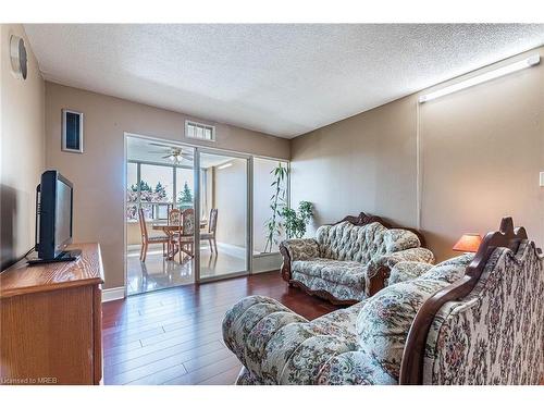 210-10 Malta Avenue, Brampton, ON - Indoor Photo Showing Living Room